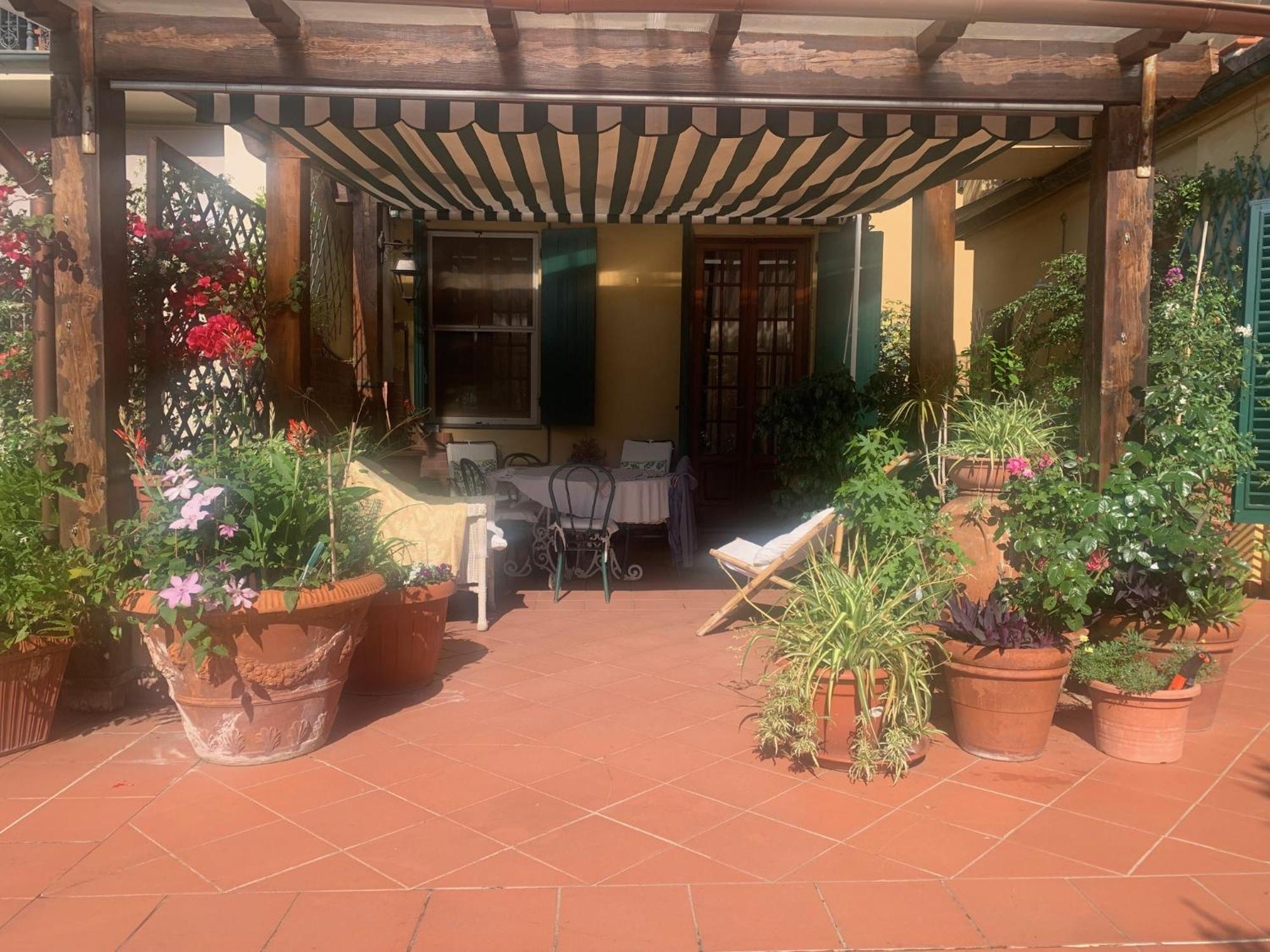 La Terrazza Da Ernestina Lägenhet Lucca Exteriör bild