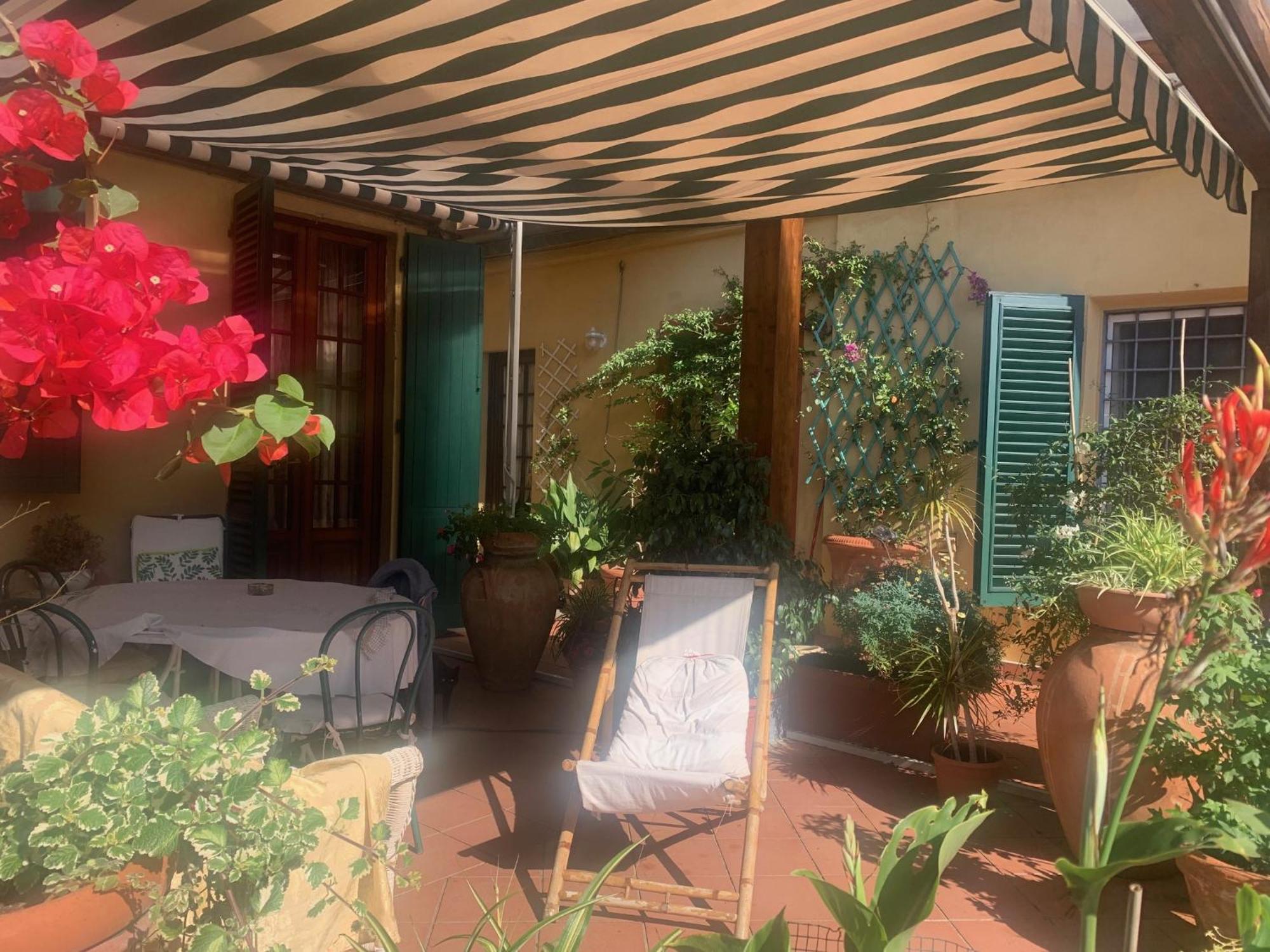 La Terrazza Da Ernestina Lägenhet Lucca Exteriör bild