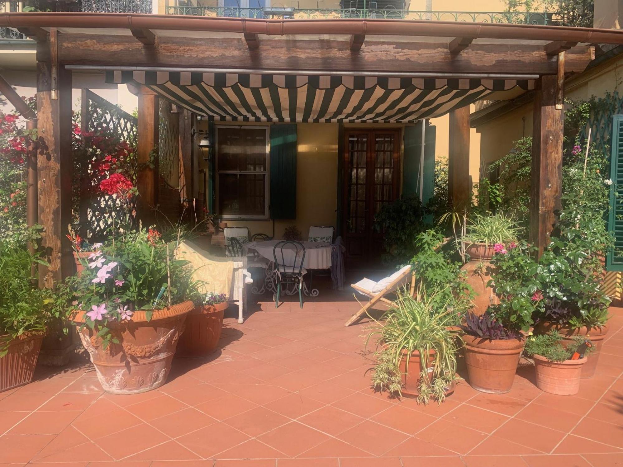 La Terrazza Da Ernestina Lägenhet Lucca Exteriör bild